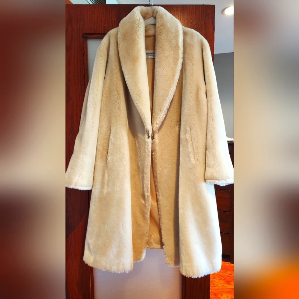 Cafe Florian fur coat
